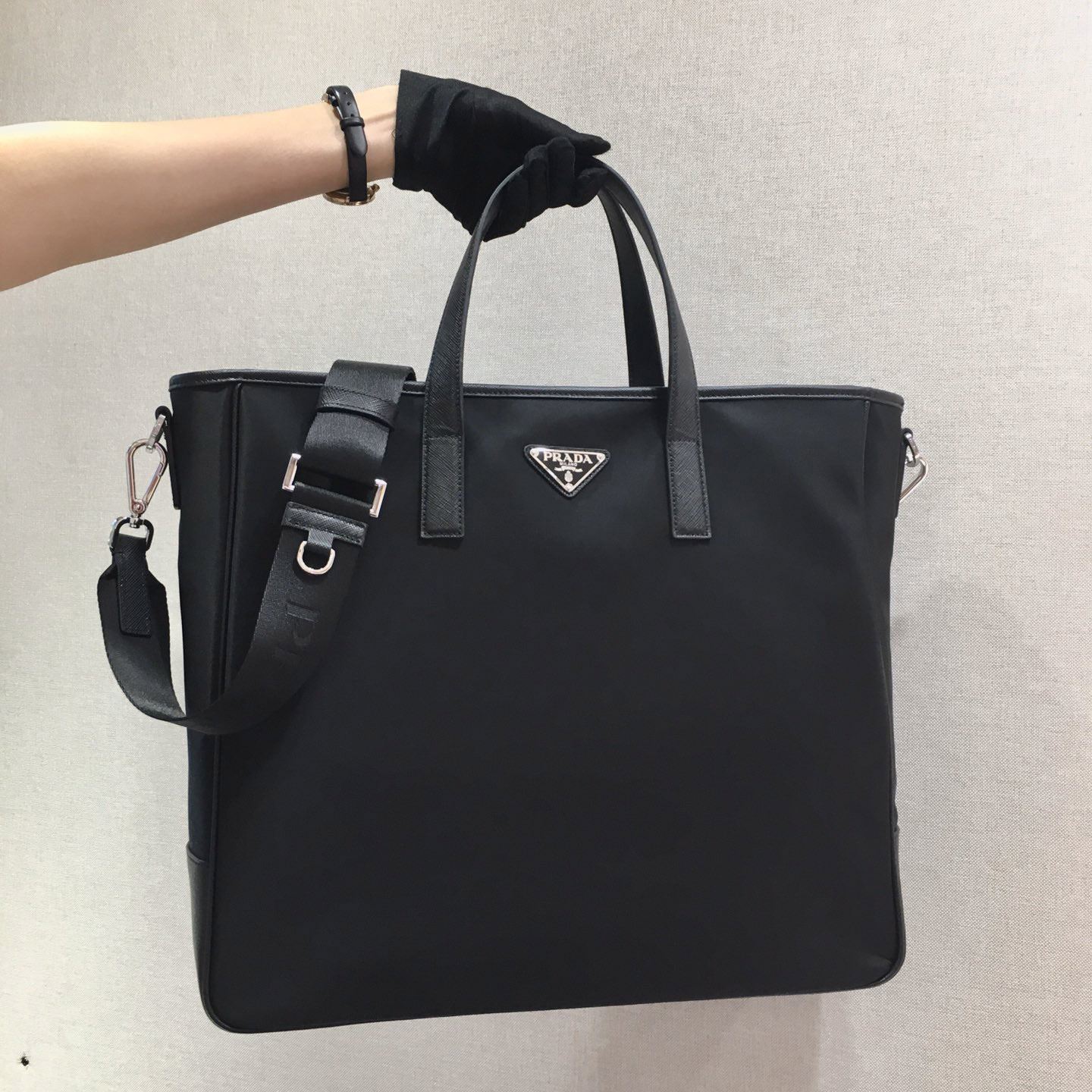 Pra*a briefcase